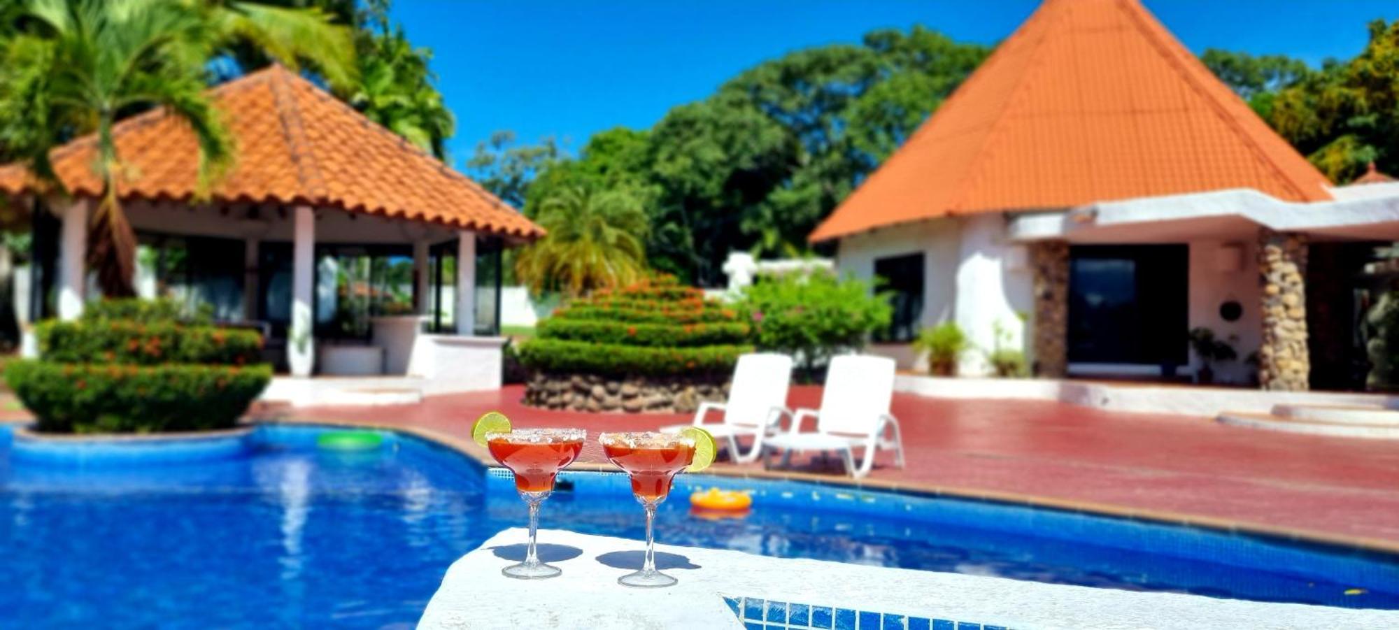 Mia Nueva Gorgona Hotel Ngoại thất bức ảnh