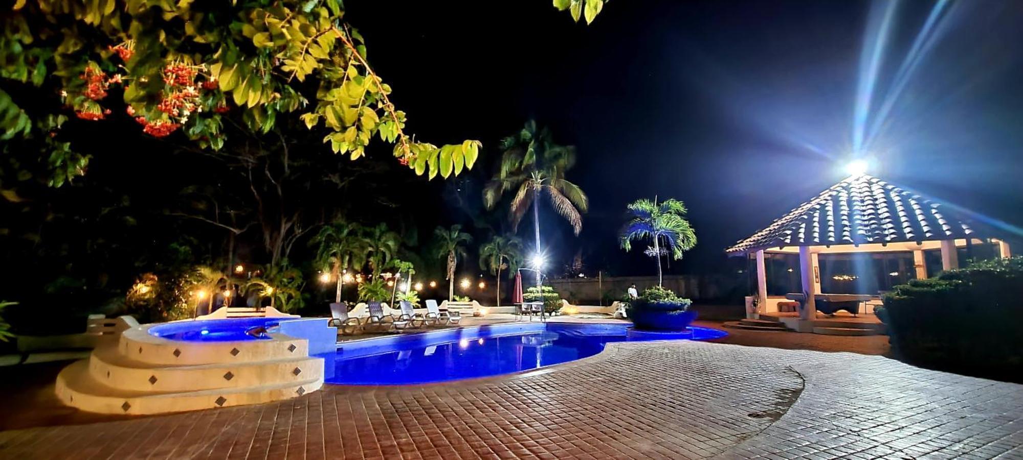 Mia Nueva Gorgona Hotel Ngoại thất bức ảnh