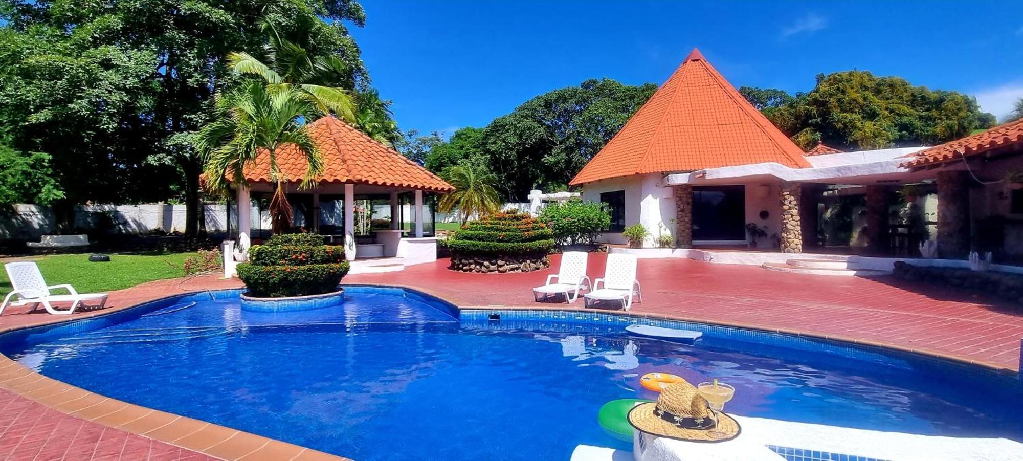 Mia Nueva Gorgona Hotel Ngoại thất bức ảnh