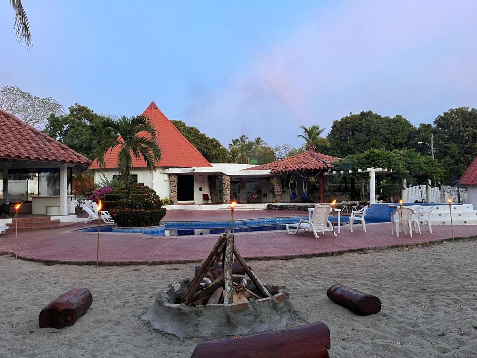 Mia Nueva Gorgona Hotel Ngoại thất bức ảnh