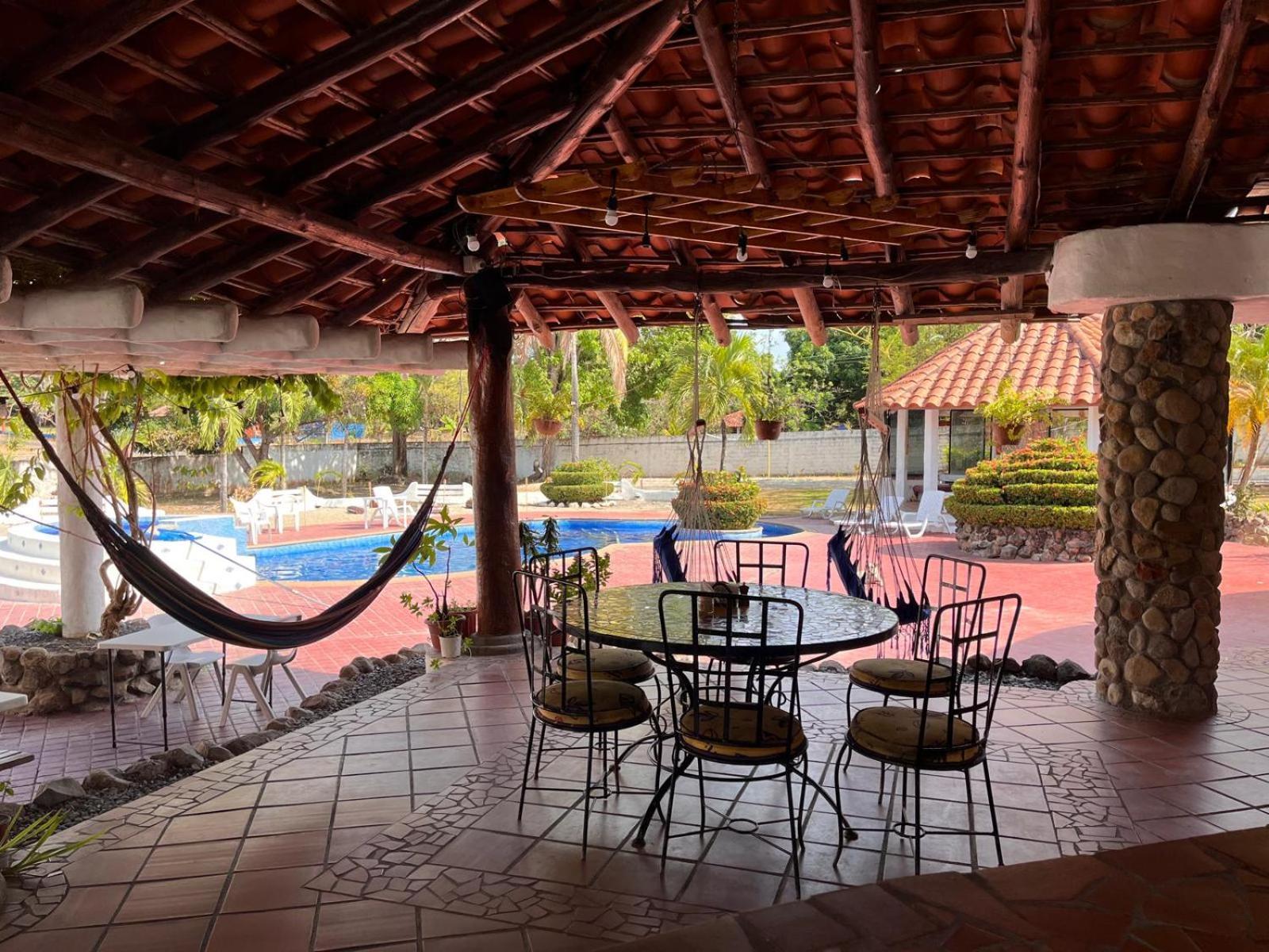 Mia Nueva Gorgona Hotel Ngoại thất bức ảnh